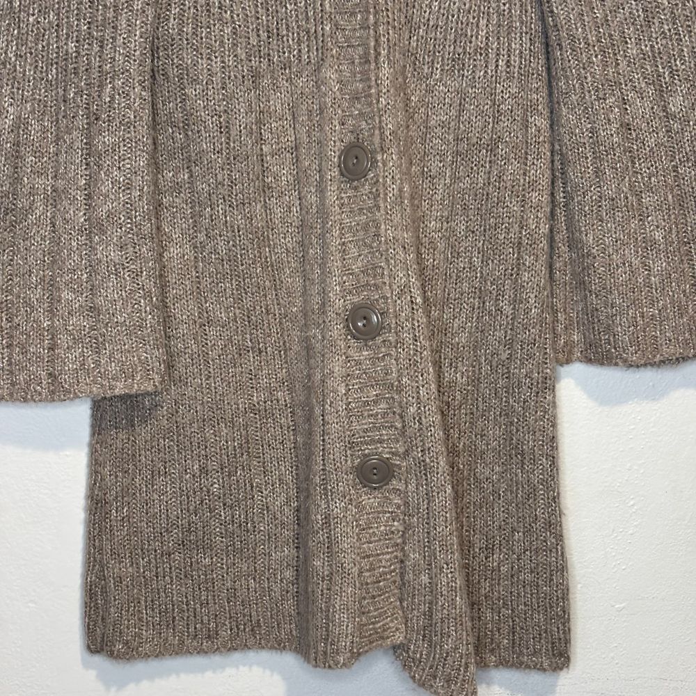Linda Matthew's New York Large Tan Beige Bell Bottom Sleeves Long Sweater Knit - Picture 5 of 7